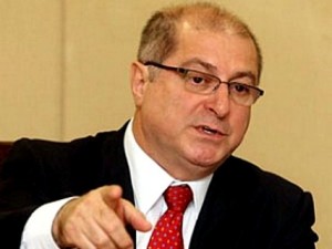 Paulo Bernardo diz que trabalhadores dos Correios em greve terão dias parados descontados dos salários Paulo Bernardo diz que trabalhadores dos Correios em greve terão dias parados descontados dos salários