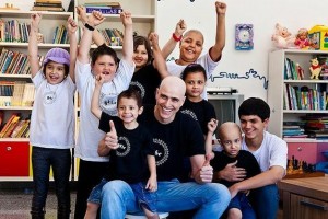 Reynaldo Gianecchini visita o Grupo de Assistência à Criança com Câncer em São Paulo Reynaldo Gianecchini visita o Grupo de Assistência à Criança com Câncer em São Paulo