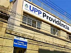 Policiais de UPP trocam tiros com traficantes e prendem oito suspeitos no Morro da Providência Policiais de UPP trocam tiros com traficantes e prendem oito suspeitos no Morro da Providência
