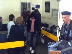 Policiais Militares saindo do primeiro depoimento sobre a morte da Juíza Patrícia Accioli - Bruno Rousso / R7 Policiais Militares saindo do primeiro depoimento sobre a morte da Juíza Patrícia Accioli - Bruno Rousso / R7