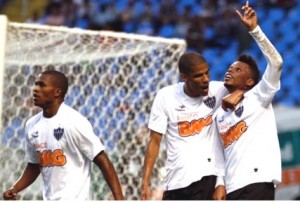 Atlético-MG vence o Fluminense no Engenhão e fica fora da zona do rebaixamento Atlético-MG vence o Fluminense no Engenhão e fica fora da zona do rebaixamento