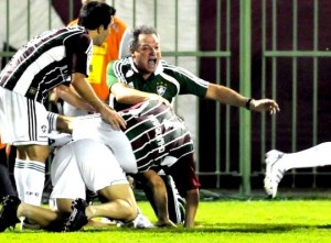 Abel vibrou bastante junto com os seus jogadores o gol da vitóia sobre o Santos Abel vibrou bastante junto com os seus jogadores o gol da vitóia sobre o Santos