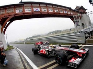 Lewis Hamilton consegue a pole e quebra a hegemonia da RBR na Coréia Lewis Hamilton consegue a pole e quebra a hegemonia da RBR na Coréia