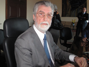 Manoel Alberto Rebêlo dos Santos, presidente do Tribunal de Justiça suspende liminar referente à suspensão da cobrança da taxa de lixo Manoel Alberto Rebêlo dos Santos, presidente do Tribunal de Justiça suspende liminar referente à suspensão da cobrança da taxa de lixo