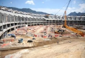 Maracanã: retirada a última placa da antiga cobertura Maracanã: retirada a última placa da antiga cobertura