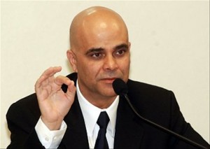 Publicitário Marcos Valério e a mulher dele são denunciados por lavagem de dinheiro Publicitário Marcos Valério e a mulher dele são denunciados por lavagem de dinheiro