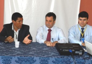 O prefeito Paulada (E) citou uma série de profissionais que podem ser beneficiados com o microcrédito O prefeito Paulada (E) citou uma série de profissionais que podem ser beneficiados com o microcrédito
