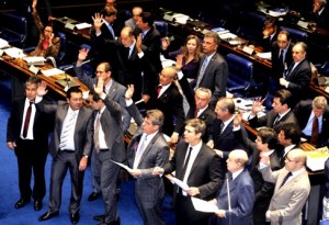 Senado aprova substitutivo que trata da partilha dos royalties do petróleo Senado aprova substitutivo que trata da partilha dos royalties do petróleo