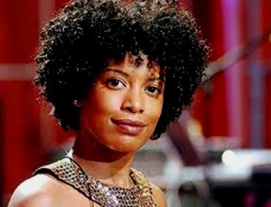 Atriz da Rede Globo, Thalma de Freitas, representa contra PMs por revista íntima no Rio de Janeiro Atriz da Rede Globo, Thalma de Freitas, representa contra PMs por revista íntima no Rio de Janeiro