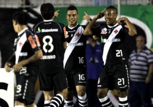 Festa vascaína na goleada sobre o Aurora Festa vascaína na goleada sobre o Aurora