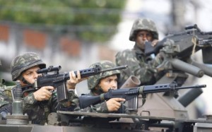 Tiroteio no Complexo do Alemão deixa um soldado do Exército ferido Tiroteio no Complexo do Alemão deixa um soldado do Exército ferido