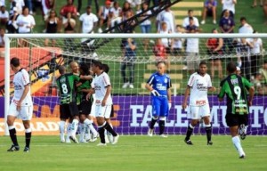 Corinthians perde para o América-MG, mas continua na ponta Corinthians perde para o América-MG, mas continua na ponta