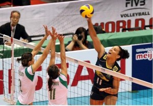 Brasil vence Argélia, mas não consegue a classificação para as Olimpíadas na Copa do Mundo de vôlei Brasil vence Argélia, mas não consegue a classificação para as Olimpíadas na Copa do Mundo de vôlei