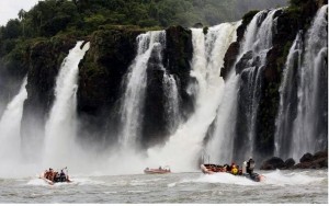 Na eleição das Sete Maravilhas da Natureza; Cataratas do Iguaçu e Amazônia ficam entre elas