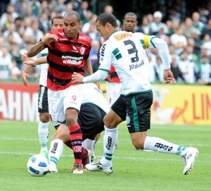 Irreconhecível em campo Flamengo perde para o Coritiba no Couto Pereira Irreconhecível em campo Flamengo perde para o Coritiba no Couto Pereira