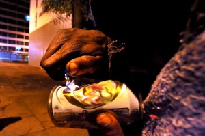 Pesquisa mostra que consumo de crack começa a substituir o de bebidas alcoólicas Pesquisa mostra que consumo de crack começa a substituir o de bebidas alcoólicas