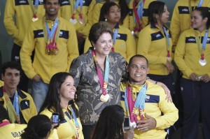 Dilma Rousseff recebe atletas brasileiros que participaram do ParaPan de Guadalajara Dilma Rousseff recebe atletas brasileiros que participaram do ParaPan de Guadalajara