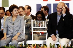 A distância entre Dilma e Mario Negromonte aumentou com mais uma denúncia e a presidente não está mais com bons olhos para o ministro A distância entre Dilma e Mario Negromonte aumentou com mais uma denúncia e a presidente não está mais com bons olhos para o ministro