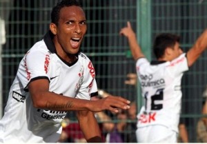 Corinthians vence fora de casa e só depende de empate para ser pentacampeão Corinthians vence fora de casa e só depende de empate para ser pentacampeão
