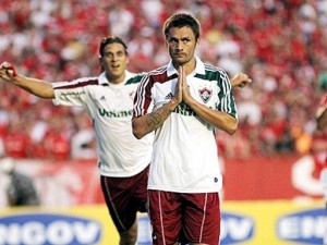 Fluminense vence o Internacional e aproxima da liderança Fluminense vence o Internacional e aproxima da liderança