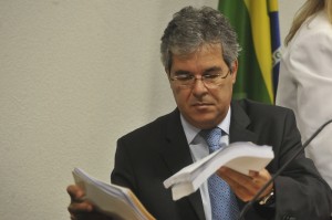 Relator na Comissão do Meio Ambiente, o senador Jorge Viana (PT-AC), apresenta alterações ao texto do novo projeto do Código Florestal Relator na Comissão do Meio Ambiente, o senador Jorge Viana (PT-AC), apresenta alterações ao texto do novo projeto do Código Florestal
