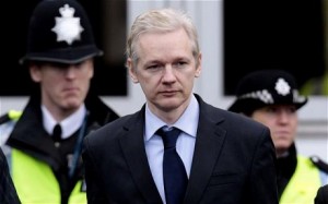 Justiça da Grã-Bretanha autoriza extradição de Assange para ser julgado na Suécia por crime sexual Justiça da Grã-Bretanha autoriza extradição de Assange para ser julgado na Suécia por crime sexual