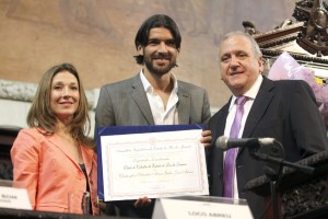 Loco Abreu do Botafogo ganha título de cidadão Fluminense Loco Abreu do Botafogo ganha título de cidadão Fluminense