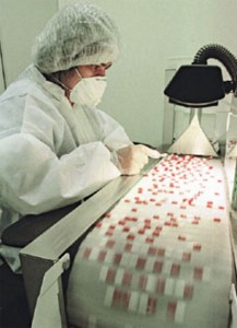 Laboratório privado vai repassar tecnologia da produção de remédio antiaids à unidade da Fiocruz