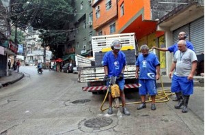 Nesta segunda-feira as obras começaram na comunidade da Rocinha a CEDAE deu início aos trabalhos Nesta segunda-feira as obras começaram na comunidade da Rocinha a CEDAE deu início aos trabalhos