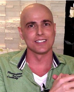 Reynaldo Gianecchini volta para o Hospital Sírio Libanês para tratamento Reynaldo Gianecchini volta para o Hospital Sírio Libanês para tratamento