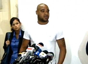 Adriano nega autoria do disparo e diz que jovem está agindo de má fé Adriano nega autoria do disparo e diz que jovem está agindo de má fé