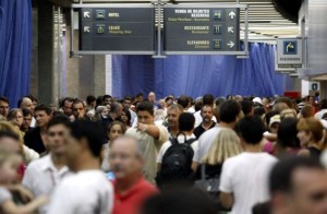No aeroporto Tom Jobim no Rio de Janeiro o movimento pode aumentar nas primeiras horas desta quinta-feira No aeroporto Tom Jobim no Rio de Janeiro o movimento pode aumentar nas primeiras horas desta quinta-feira