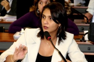 De autoria da deputada Andreia Zito (PSDB-RJ), a PEC garante aposentadoria integral aos aposentados por invalidez permanente De autoria da deputada Andreia Zito (PSDB-RJ), a PEC garante aposentadoria integral aos aposentados por invalidez permanente
