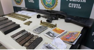 Batalhão de Choque do Rio de Janeiro apreende armas e prende segurança do tráfico no Vidigal Bruno Silva da Costa, 18, conhecido como Pé de Porco Batalhão de Choque do Rio de Janeiro apreende armas e prende segurança do tráfico no Vidigal Bruno Silva da Costa, 18, conhecido como Pé de Porco