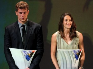 Fabiana Murer e um emocionado Cesar Cielo foram os maiores homenageados Fabiana Murer e um emocionado Cesar Cielo foram os maiores homenageados