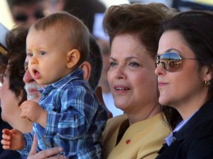 Dilma faz aniversário hoje e passa o dia em Porto Alegre com a família Dilma faz aniversário hoje e passa o dia em Porto Alegre com a família