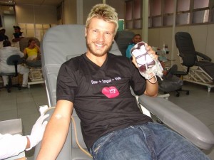 O ator Rodrigo Hilbert também apoia a campanha de doação de sangue O ator Rodrigo Hilbert também apoia a campanha de doação de sangue