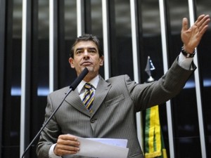 De acordo com o líder do PSDB, deputado Duarte Nogueira (SP), a convocação do ministro Pimentel é necessária De acordo com o líder do PSDB, deputado Duarte Nogueira (SP), a convocação do ministro Pimentel é necessária
