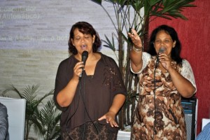 A dupla Ivana e Iracema, cantou músicas de seu CD/DVD que impressionou A dupla Ivana e Iracema, cantou músicas de seu CD/DVD que impressionou