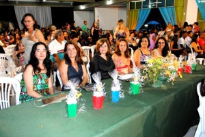 Mesa com a direção da Escola Dr. Auto e representantes da Secretaria de Educação de Itaperuna Mesa com a direção da Escola Dr. Auto e representantes da Secretaria de Educação de Itaperuna
