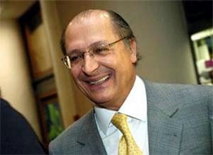 Geraldo Alckmin, governador de São Paulo, veta projeto de lei que proibiria carona em motocicletas Geraldo Alckmin, governador de São Paulo, veta projeto de lei que proibiria carona em motocicletas