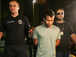 Ex-jogador é condenado a 22 anos de prisão pela morte da ex-mulher Ex-jogador é condenado a 22 anos de prisão pela morte da ex-mulher