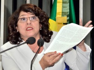 Senadora Marinor Brito, que perderá vaga para Jader acusa presidente do STF de ceder à pressão do PMDB e "golpear" Lei da Ficha Limpa Senadora Marinor Brito, que perderá vaga para Jader acusa presidente do STF de ceder à pressão do PMDB e "golpear" Lei da Ficha Limpa