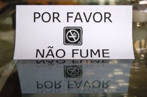 Lei que proíbe o fumo em ambientes fechados é publicada no Diário Oficial Lei que proíbe o fumo em ambientes fechados é publicada no Diário Oficial