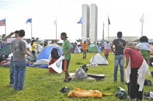 UNE realiza de hoje (6) ao dia 12 de dezembro o OcupeBrasília. Trata-se de um acampamento na Esplanada dos Ministérios para exigir a aprovação, ainda este ano, do PNE, com a garantia de 10% do PIB do país investido UNE realiza de hoje (6) ao dia 12 de dezembro o OcupeBrasília. Trata-se de um acampamento na Esplanada dos Ministérios para exigir a aprovação, ainda este ano, do PNE, com a garantia de 10% do PIB do país investido