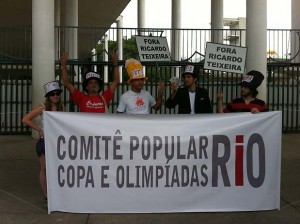 Manifestantes protestam contra proposta de privatização do Maracanã Manifestantes protestam contra proposta de privatização do Maracanã