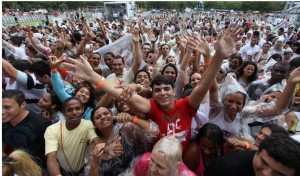 Mais 100 mil pessoas comparecem em Show gospel no Aterro do Flamengo promovido pela Globo Mais 100 mil pessoas comparecem em Show gospel no Aterro do Flamengo promovido pela Globo