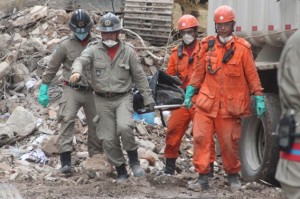 Cinco vítimas de desabamento no Rio podem nunca ser encontradas Cinco vítimas de desabamento no Rio podem nunca ser encontradas