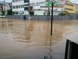 Estado tem cerca de 35 mil desalojados e desabrigados e mais chuva é prevista para este fim de semana Estado tem cerca de 35 mil desalojados e desabrigados e mais chuva é prevista para este fim de semana