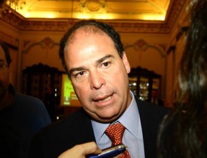 Fernando Bezerra Coelho, ministro da Integração, interrompe férias para acompanhar problemas causados pelas chuvas Fernando Bezerra Coelho, ministro da Integração, interrompe férias para acompanhar problemas causados pelas chuvas